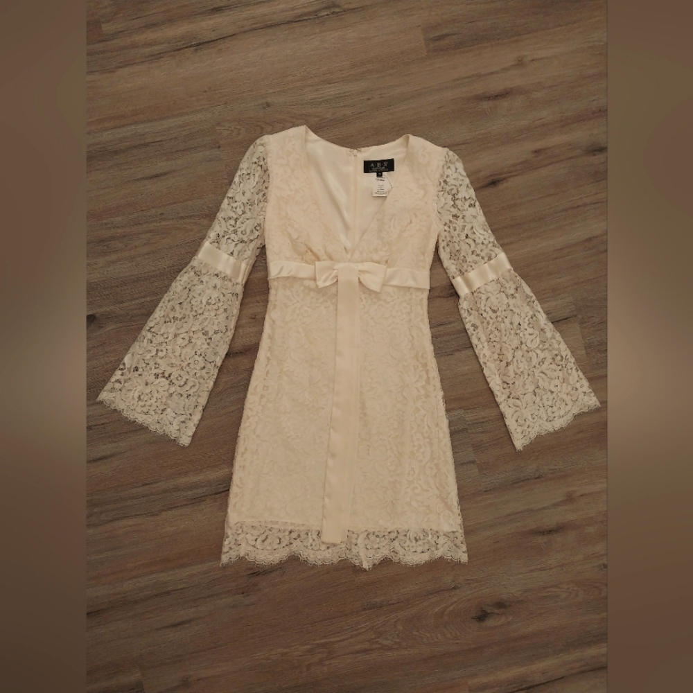*RARE* NWT ABS Essentials by Allen Schwartz ivory/buttercream lace mini dress
